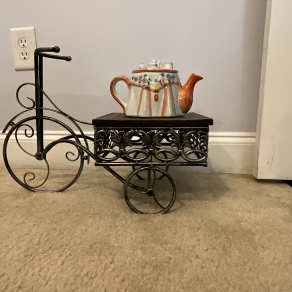 Vintage Fitz & Floyd Teapot – Orange & White Striped with Floral Detail - Picture 2 of 8